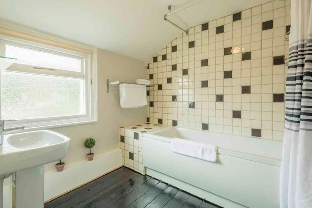 Cambridge 3 Bedroom Flat With Private Parking エクステリア 写真