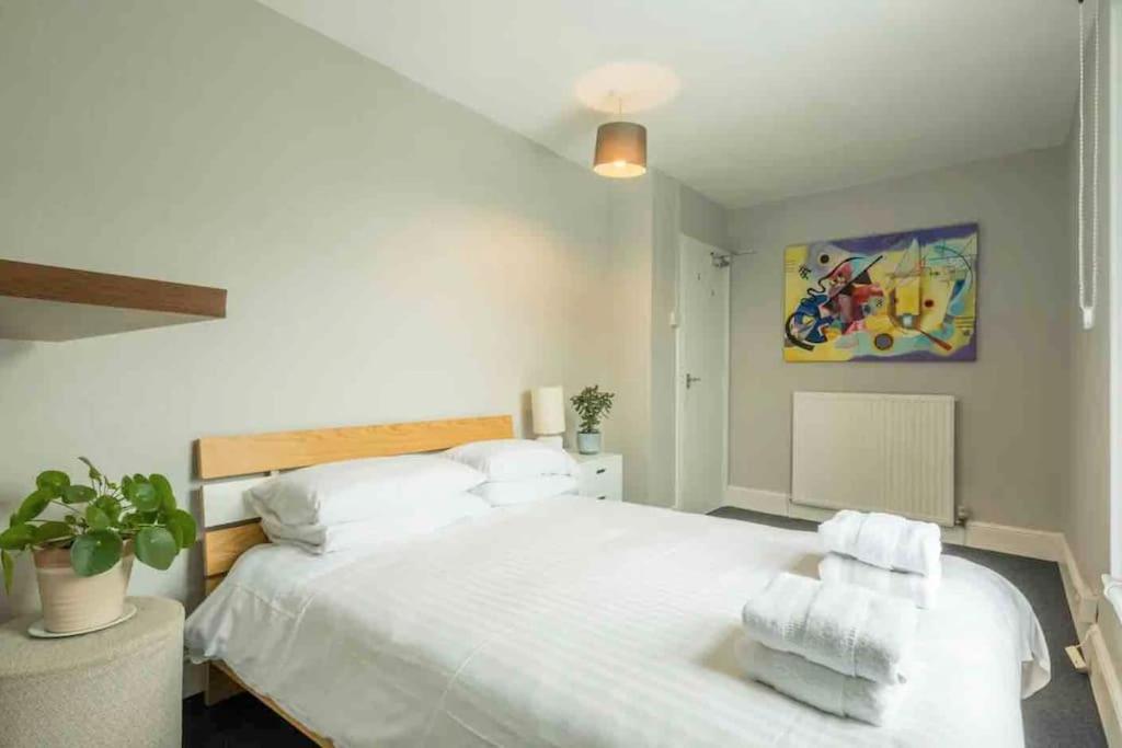 Cambridge 3 Bedroom Flat With Private Parking エクステリア 写真