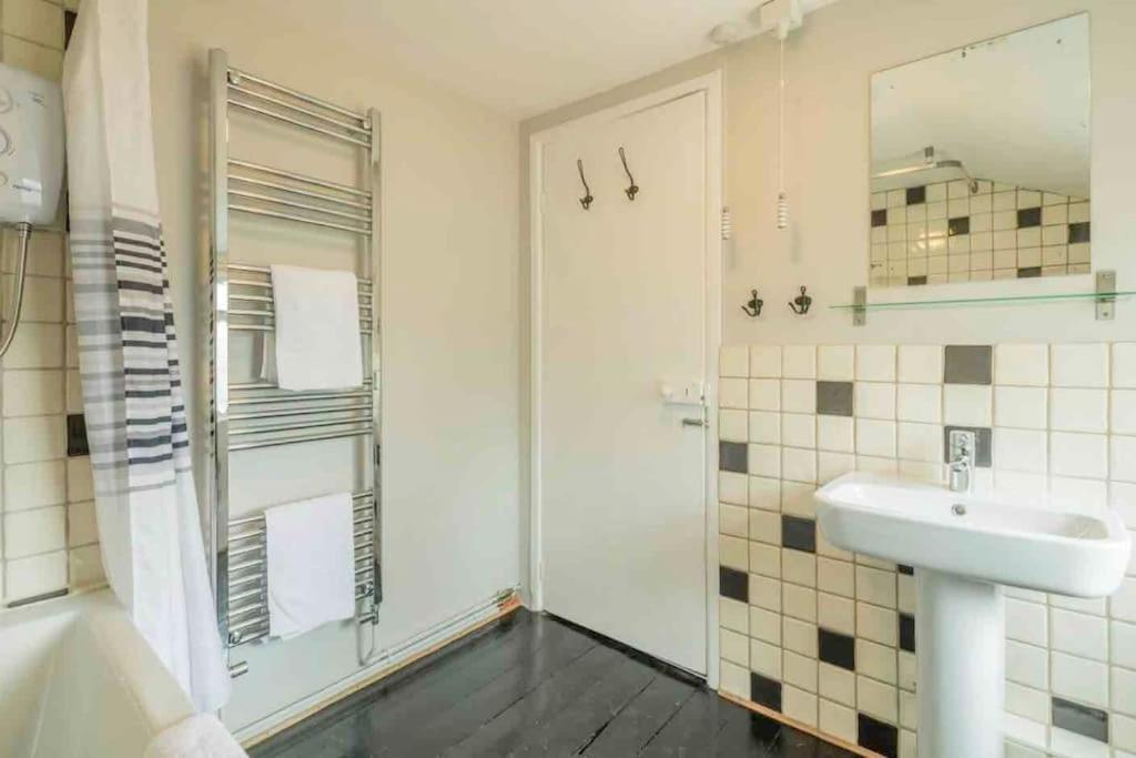 Cambridge 3 Bedroom Flat With Private Parking エクステリア 写真