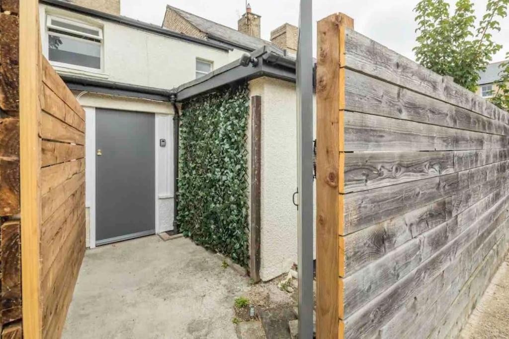 Cambridge 3 Bedroom Flat With Private Parking エクステリア 写真